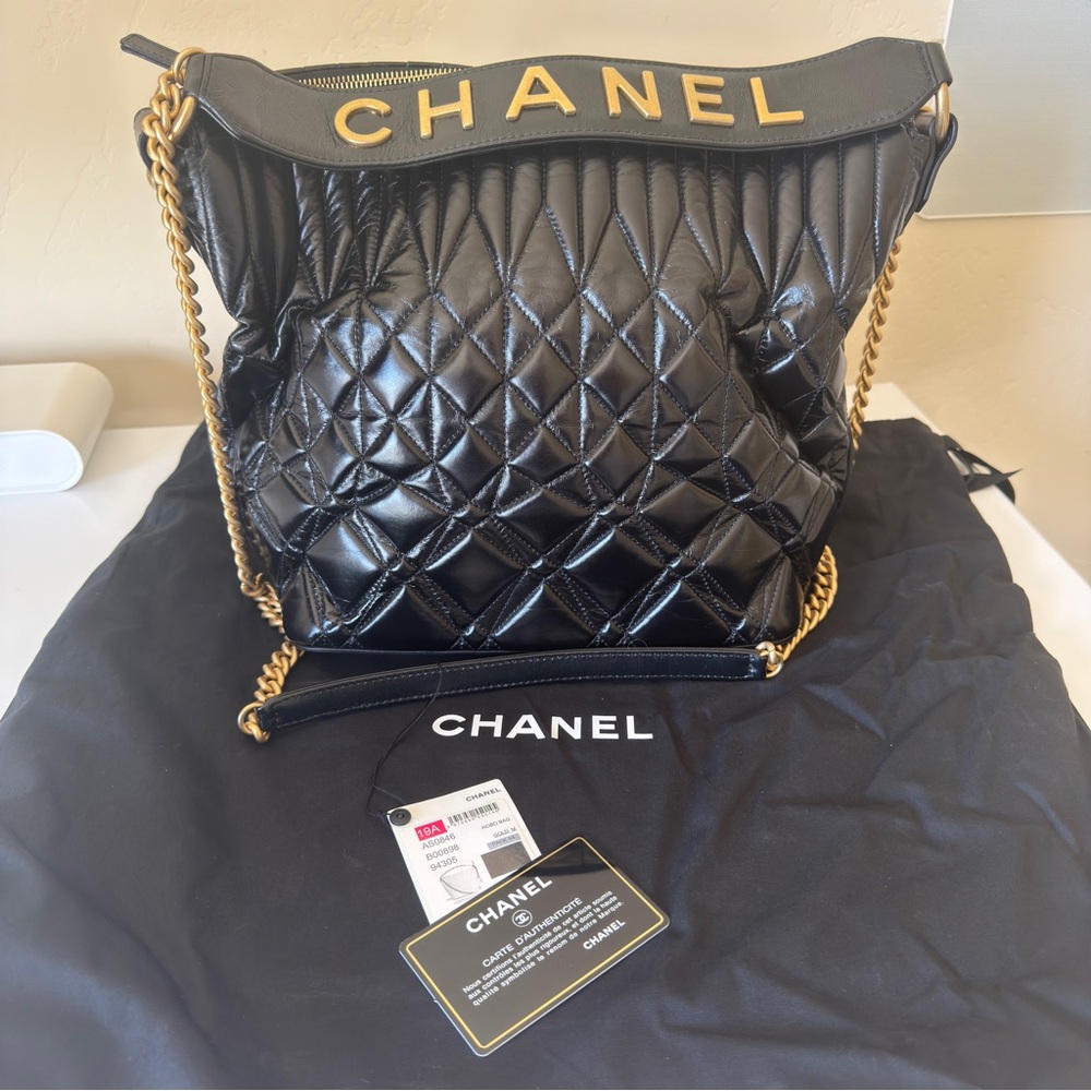 🌴SOLD🌴 Authentic Chanel Black Calfskin Quilted State of the Art Hobo GHW